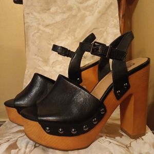 Gianni Bini platform sandals Black leather faux wood heel Size 7M